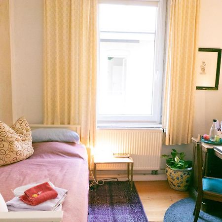 Zimmer In Kuenstlerwohnung Stuttgart Dış mekan fotoğraf