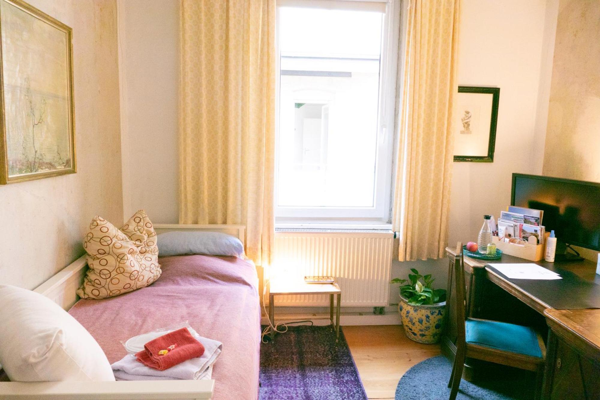 Zimmer In Kuenstlerwohnung Stuttgart Dış mekan fotoğraf